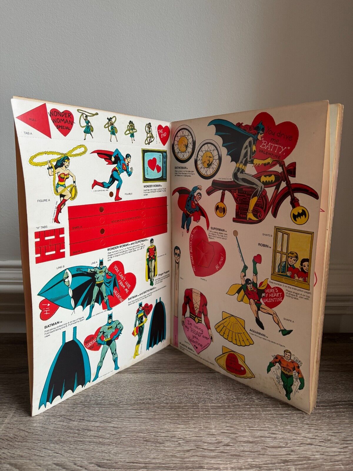 1980 Super Friends Action Valentine Playbook - BATMAN SUPERMAN AQUAMAN - UNUSED