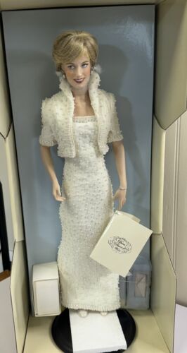 The Franklin Mint Princess Diana of Wales Porcelain Portrait Doll Pearl Dress